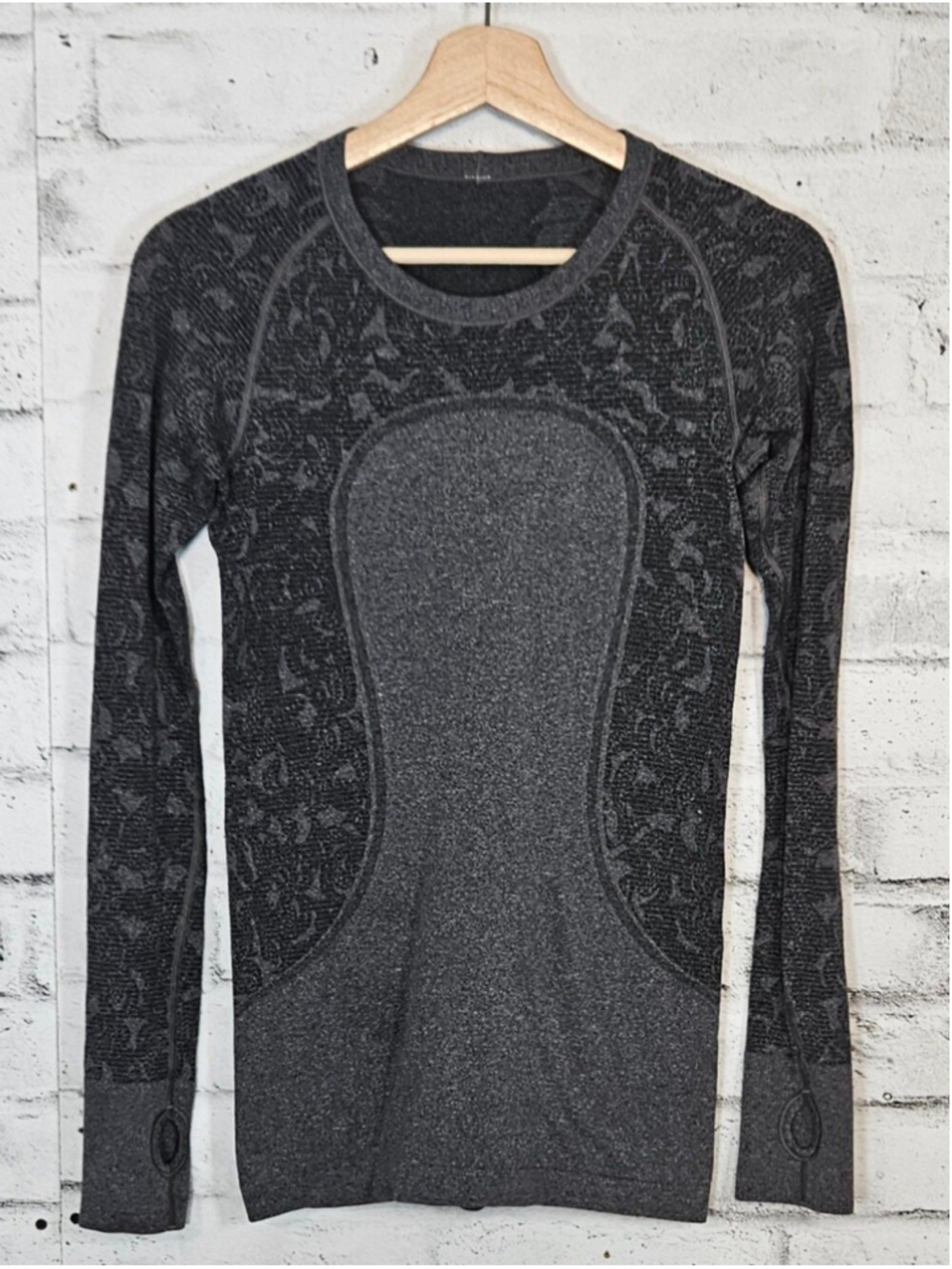 Lululemon Swiftly Tech Long Sleeve Top Size 6 Gray Floral Thumbholes